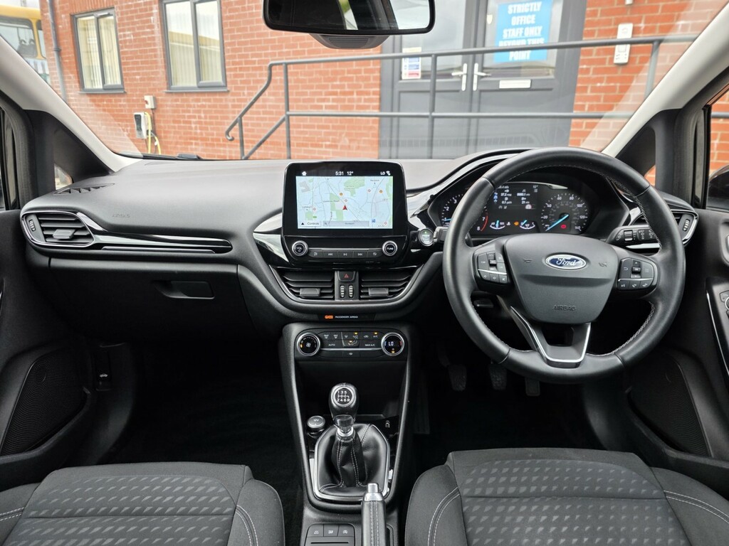 Ford Fiesta 1.0 T Ecoboost Titanium ML68CXO Black #4