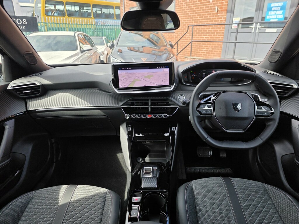 Peugeot 2008 1.2 New 2008 Allure 1.2L Puretech 130 Eat8 Ss Black #4
