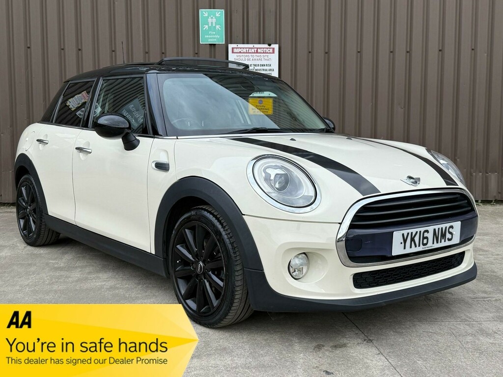 Mini Hatch 1.5 5-Door Hatch Cooper White