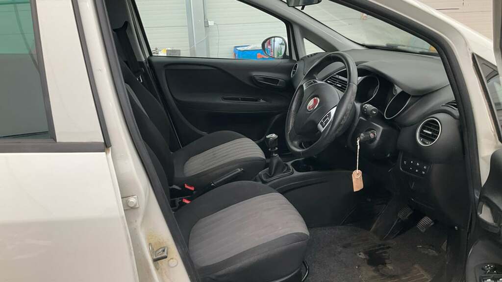 Fiat Punto Pop Plus White #11