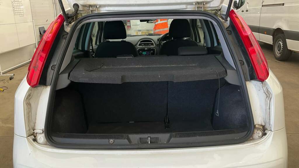 Fiat Punto Pop Plus White #9