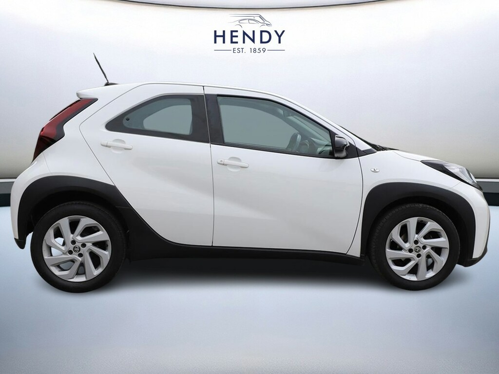 Toyota Aygo X 1.0 Vvt-i Pure HY22RKJ White #2