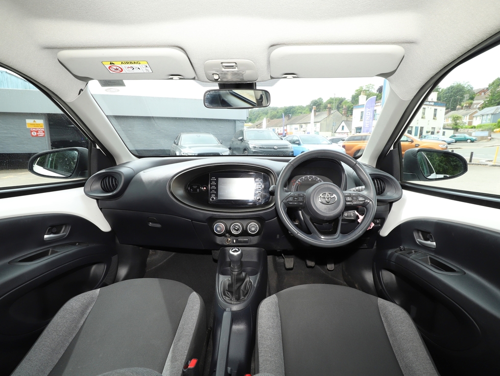 Toyota Aygo X 1.0 Vvt-i Pure HY22RKJ White #3