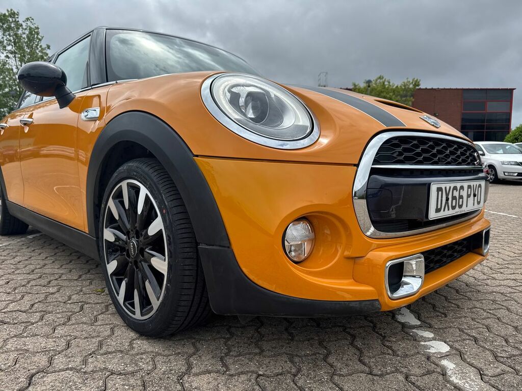 Mini Hatch 5-Door Hatch Cooper S DX66PYO Orange #3
