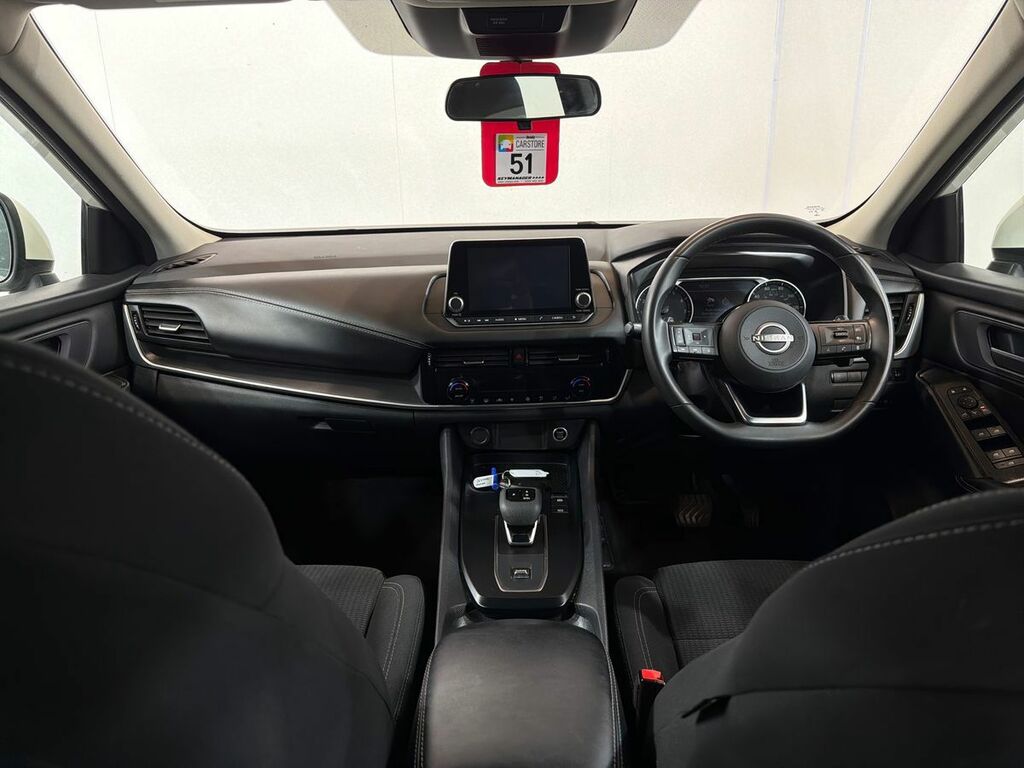 Nissan Qashqai 1.3 Dig-t Mh 158 Acenta Premium Xtronic DL73NHU White #3