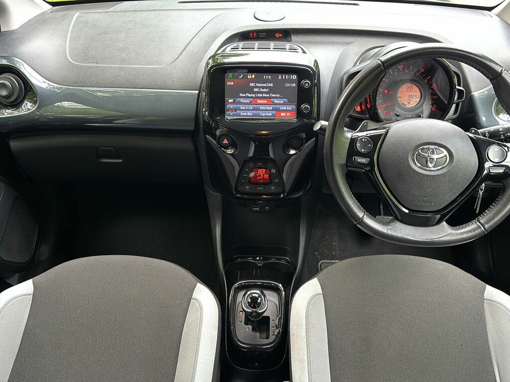 Toyota Aygo 1.0 Vvt-i X-style X-shift BK67AOT Grey #3
