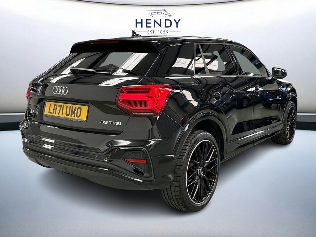 Audi Q2 35 Tfsi Black Edition S Tronic LR71UMO Black #4