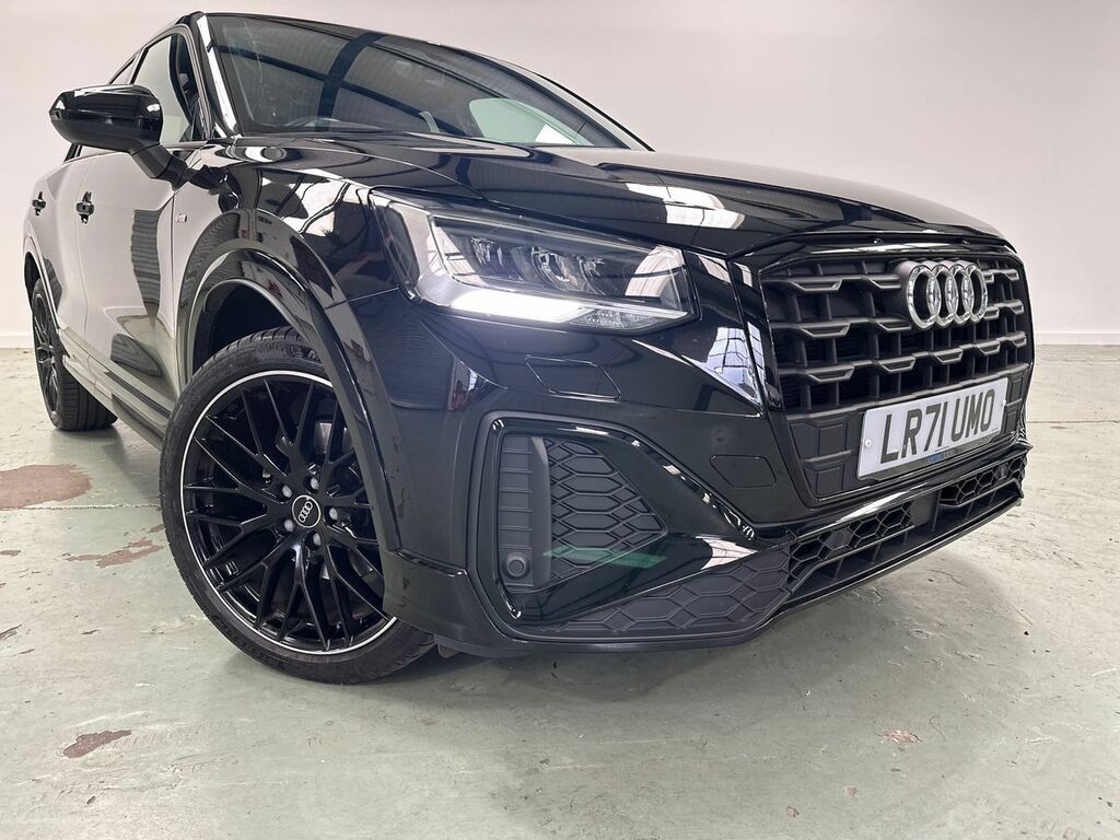 Audi Q2 35 Tfsi Black Edition S Tronic LR71UMO Black #3