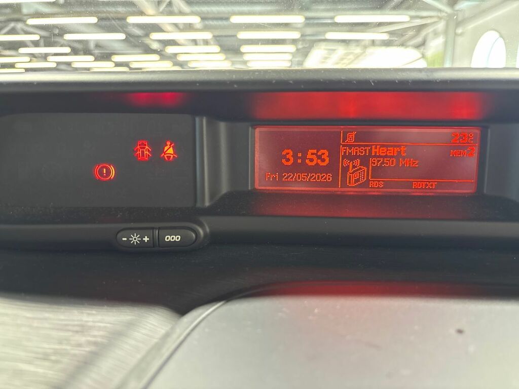 Citroen C3 Picasso 1.6 Hdi 8V Vtr YY62BWL Red #4