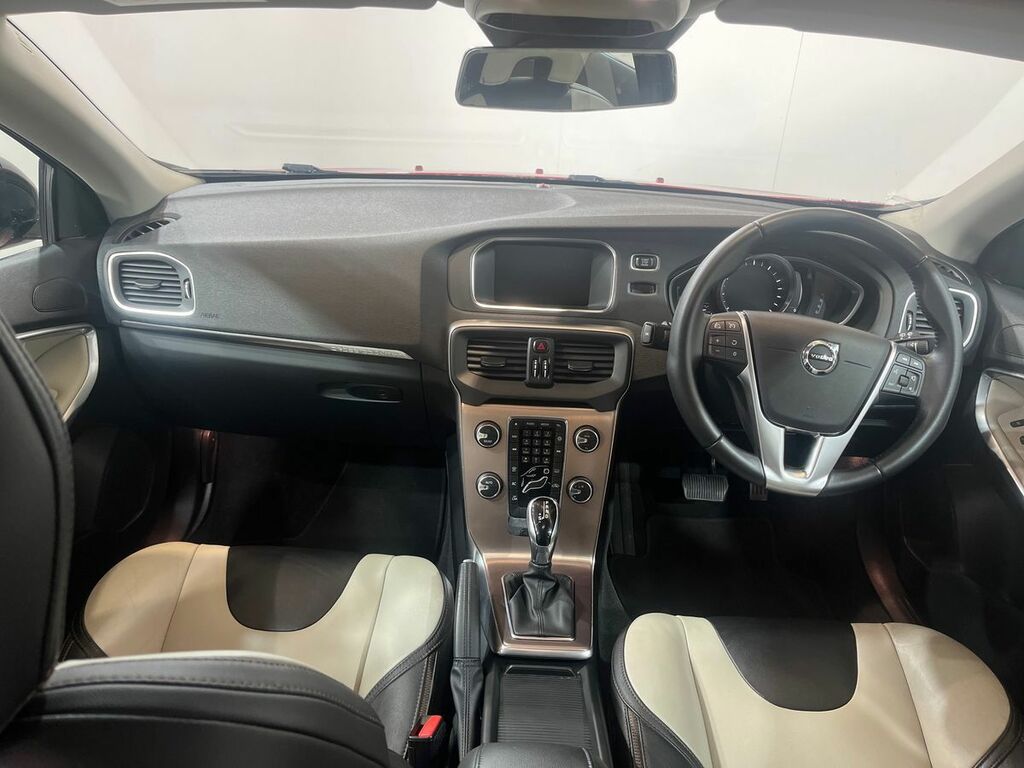 Volvo V40 Cross Country T3 152 Cross Country Pro Geartronic Red #3