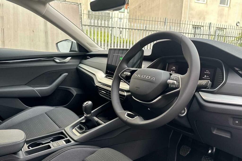 Skoda Octavia Octavia 2.0 Tdi 116Ps Se Technology Hatchback L Silver #6