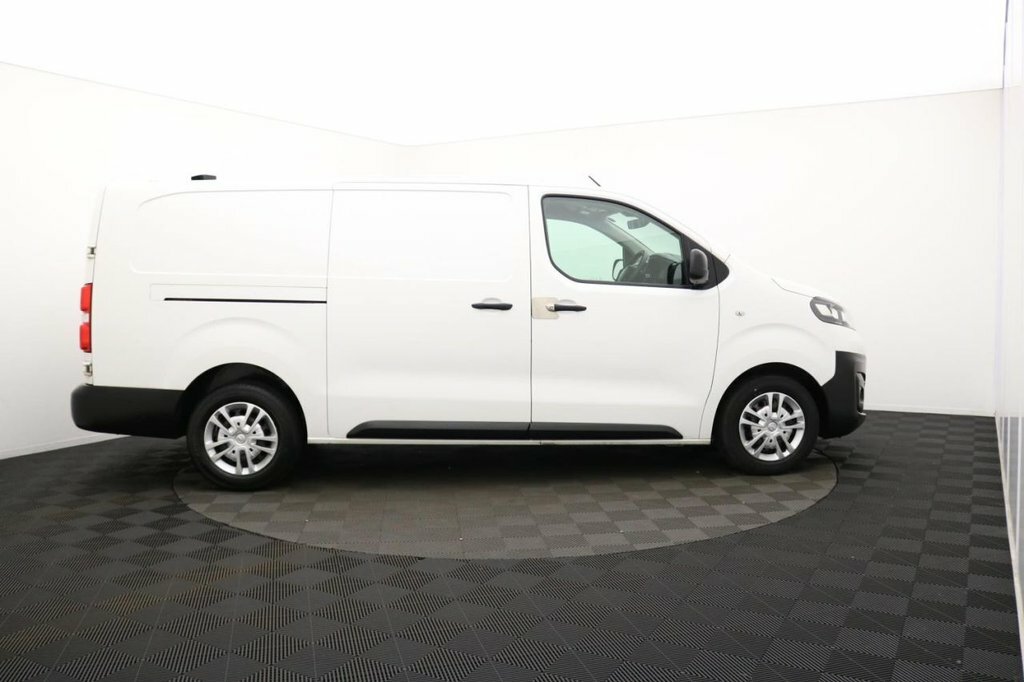 Vauxhall Vivaro 1.5L Dynamic 6Dr DY69XRC White #2