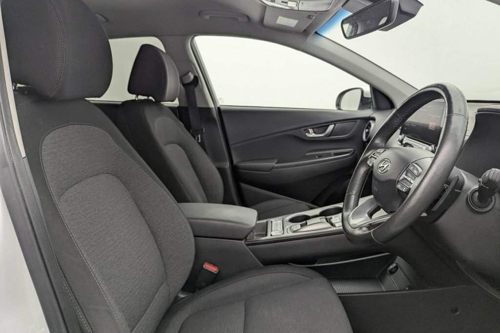 Hyundai Kona Suv LX23ZTB White #3
