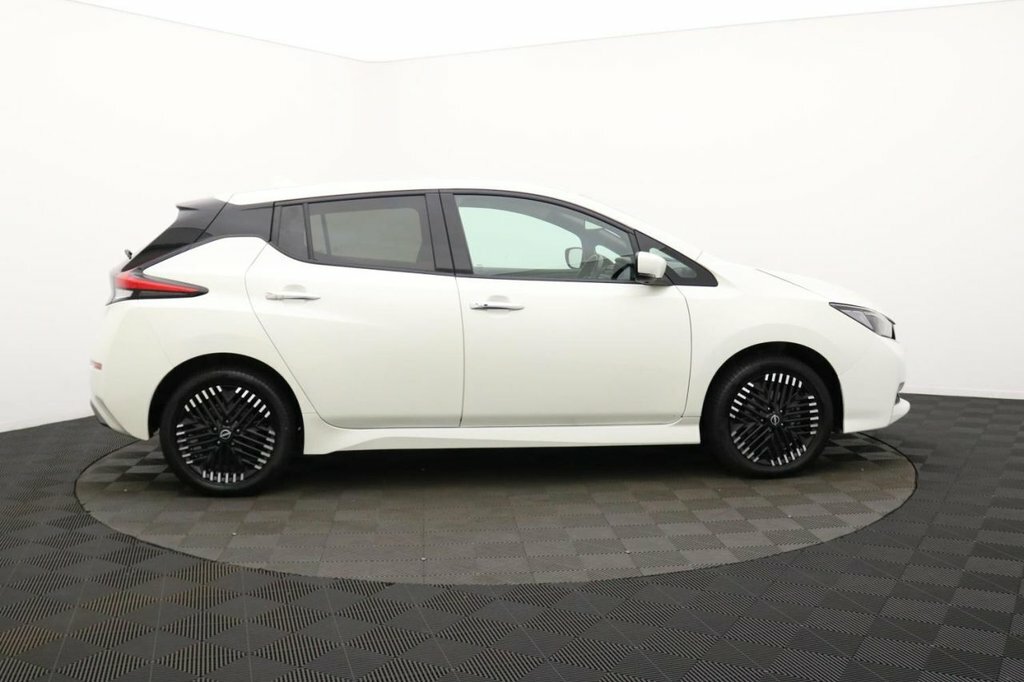 Nissan Leaf Hatchback LP72RFZ White #2