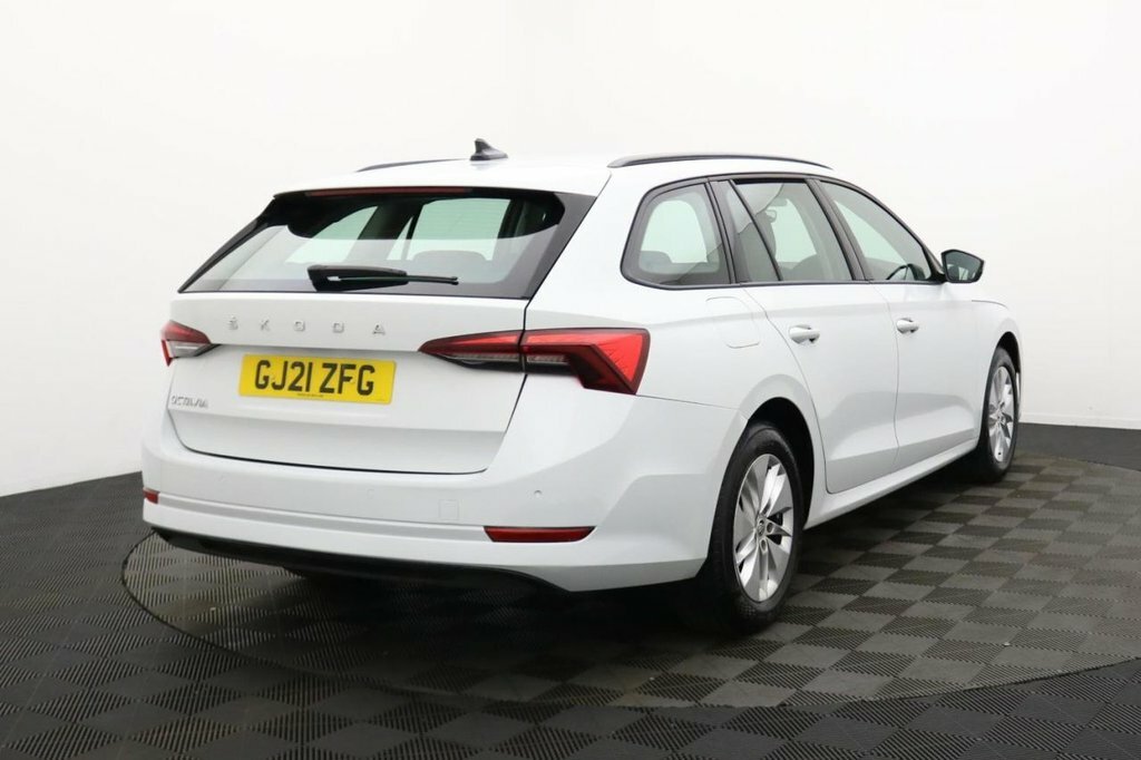 Skoda Octavia 1L Se Technology White #4