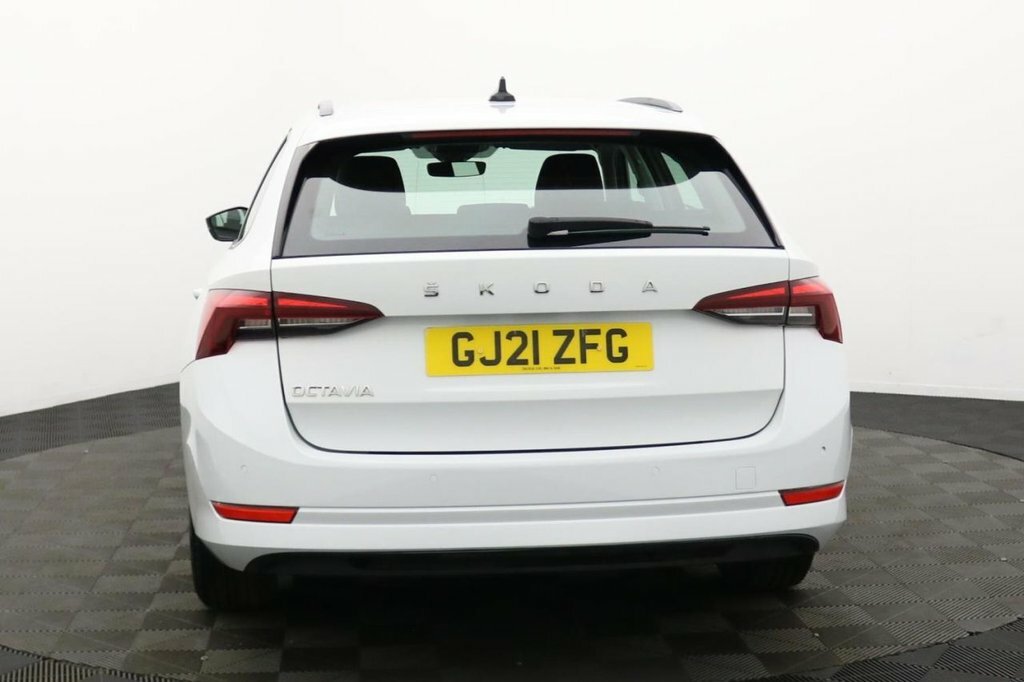 Skoda Octavia 1L Se Technology White #5