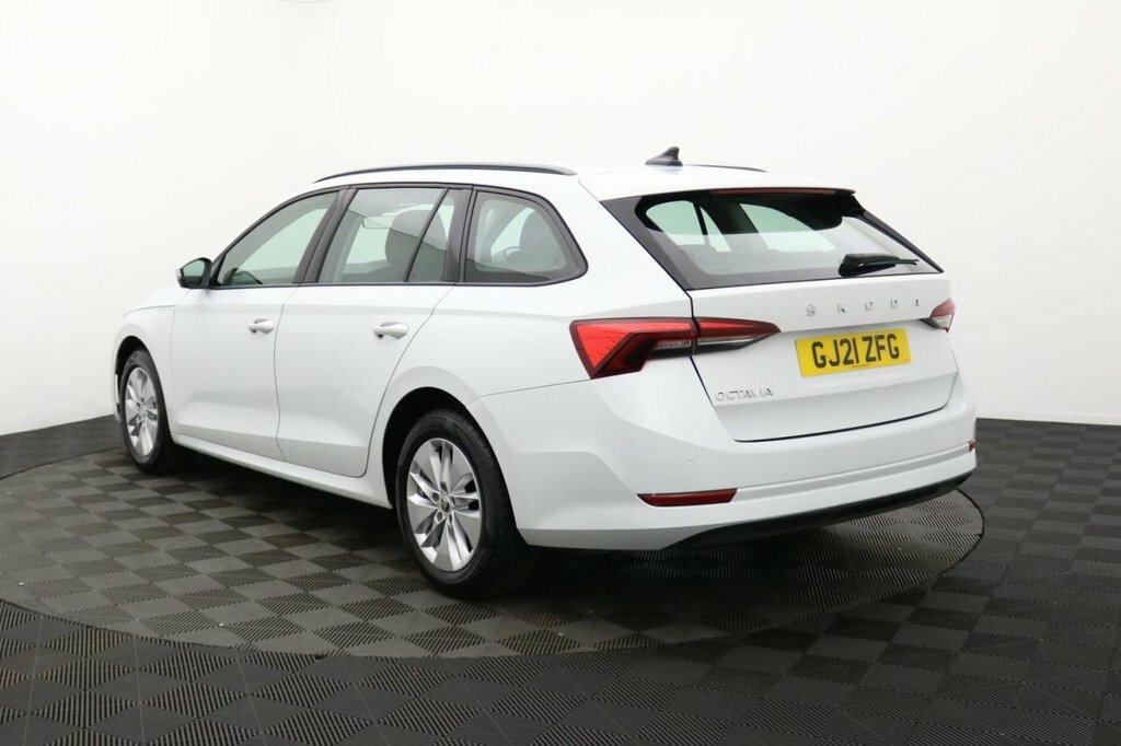Skoda Octavia 1L Se Technology White #6