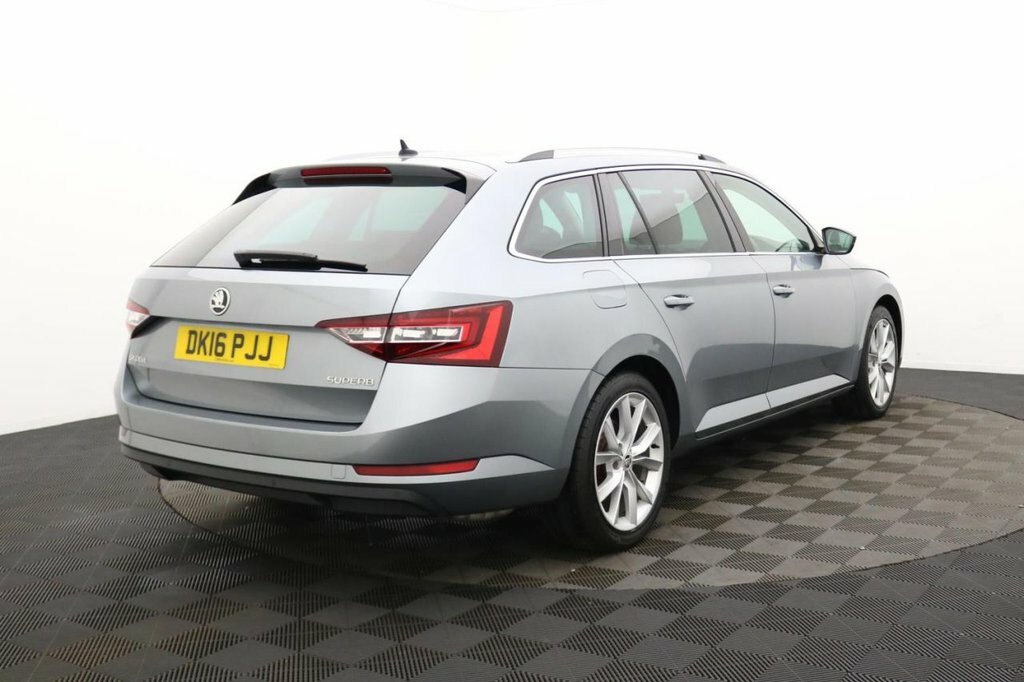 Skoda Superb 2L Se L Executive DK16PJJ Grey #4