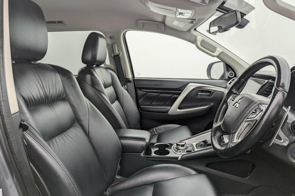 Mitsubishi Shogun Sport 2.4L 4 Grey #3