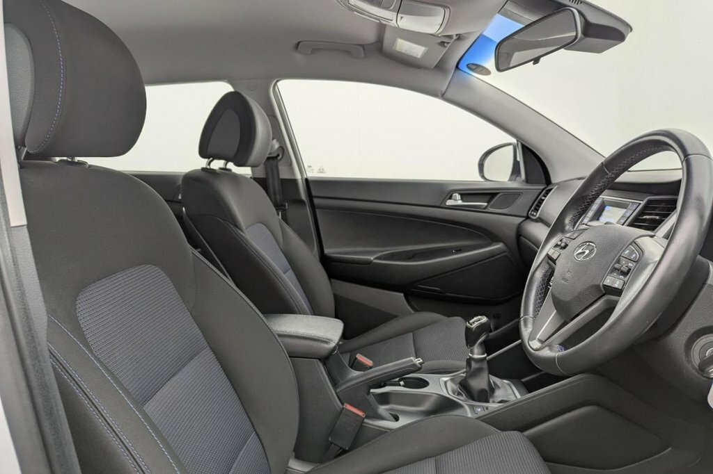 Hyundai Tucson 1.6L Se NL18UVW White #3