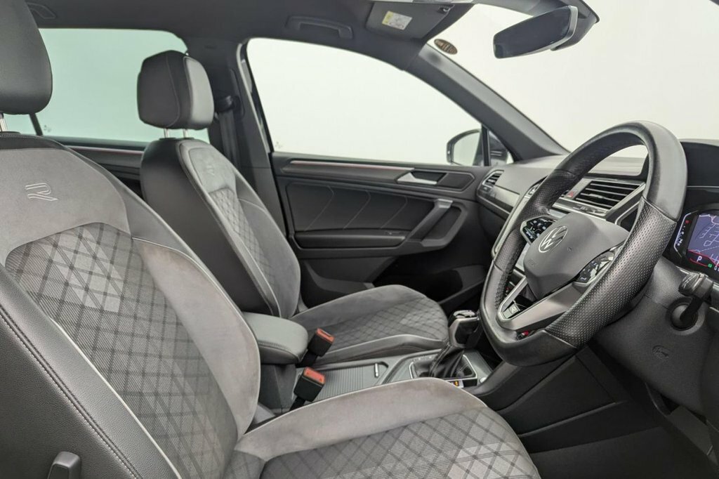 Volkswagen Tiguan 1.5L R-line VN21FNA Black #3