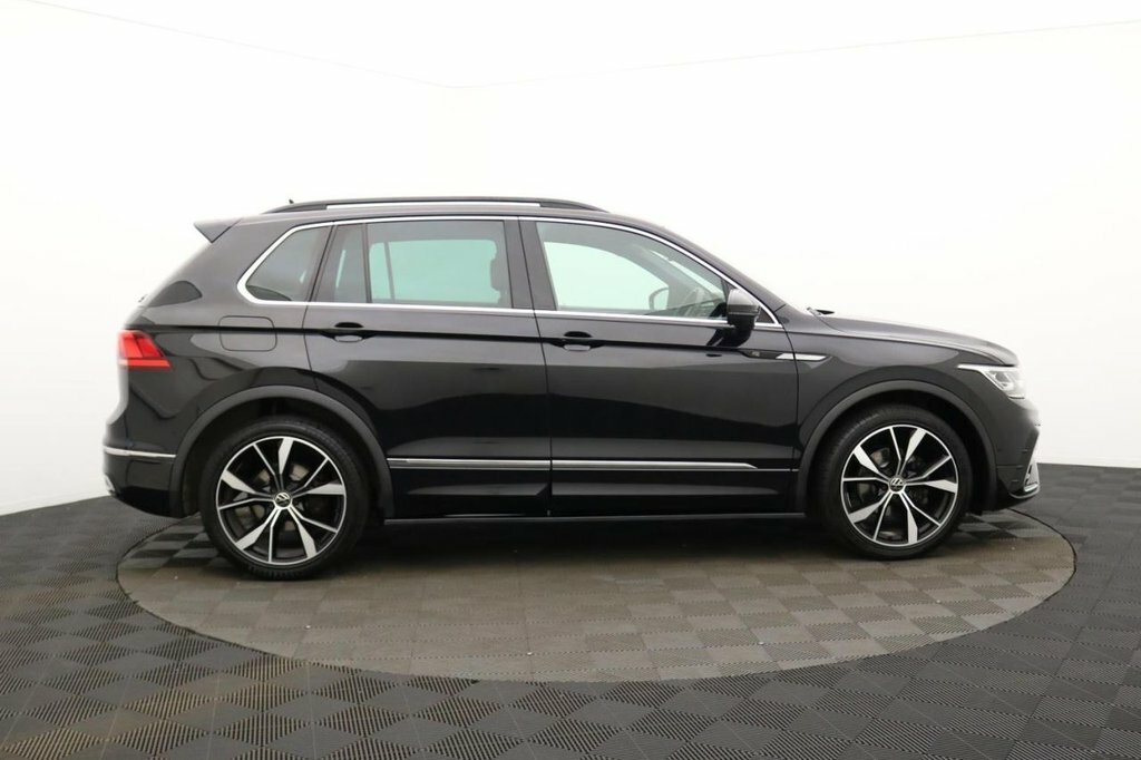 Volkswagen Tiguan 1.5L R-line VN21FNA Black #2