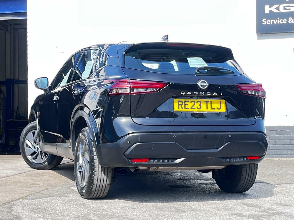 Nissan Qashqai 1.3 Dig-t Mhev Acenta Premium Euro 6 Ss RE23TLJ Black #3