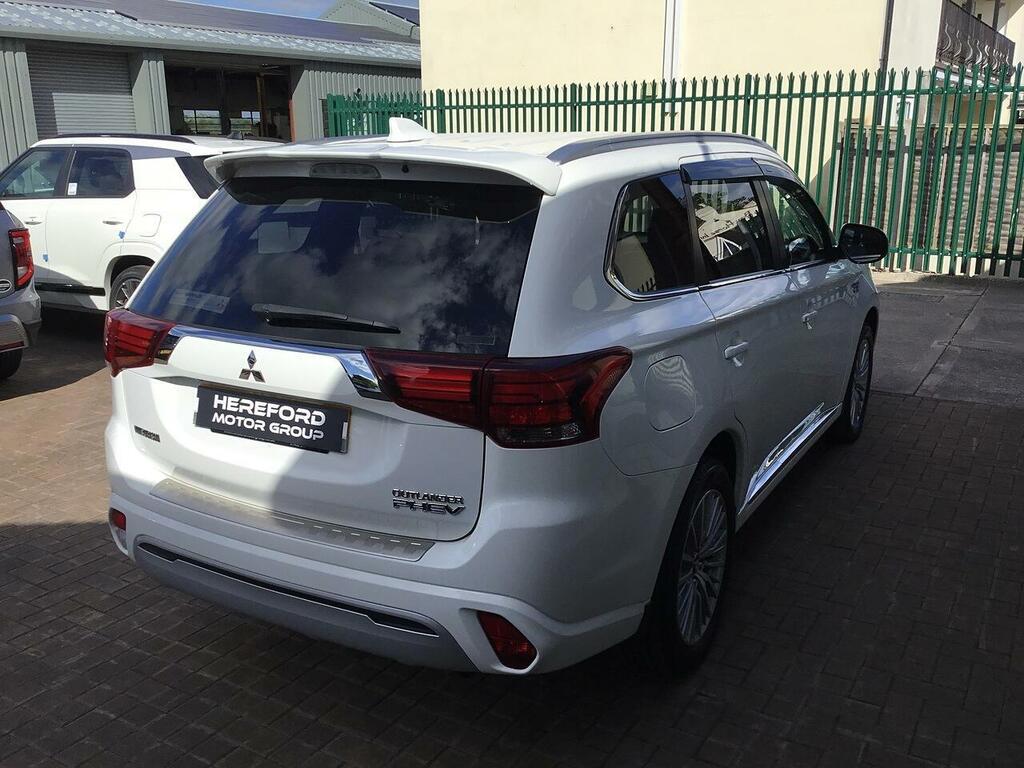 Mitsubishi Outlander 2.4H Twinmotor 13.8Kwh 4H Cvt 4Wd Euro 6 Ss White #3