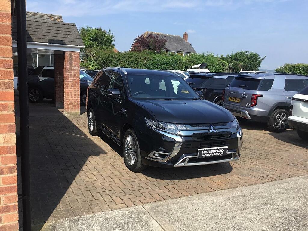 Mitsubishi Outlander 2.4H Twinmotor 13.8Kwh Exceed Suv Plug- Black #2