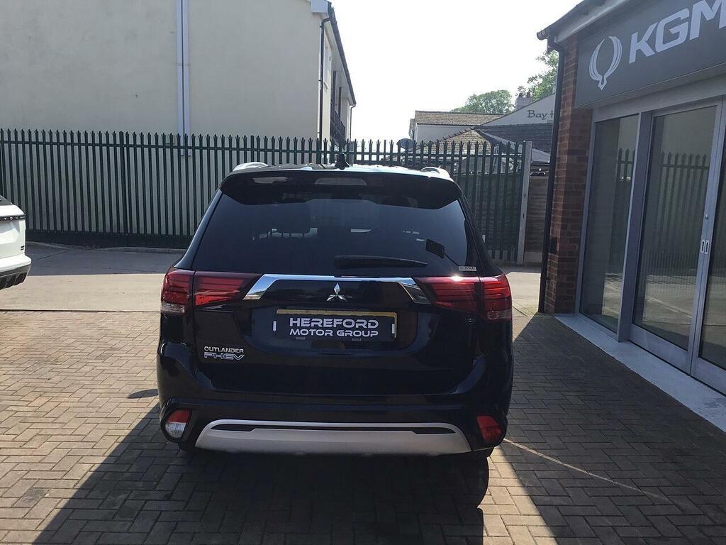 Mitsubishi Outlander 2.4H Twinmotor 13.8Kwh Exceed Suv Plug- Black #4