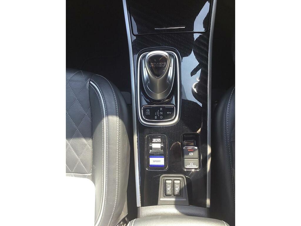 Mitsubishi Outlander 2.4H Twinmotor 13.8Kwh Exceed Suv Plug- Black #6
