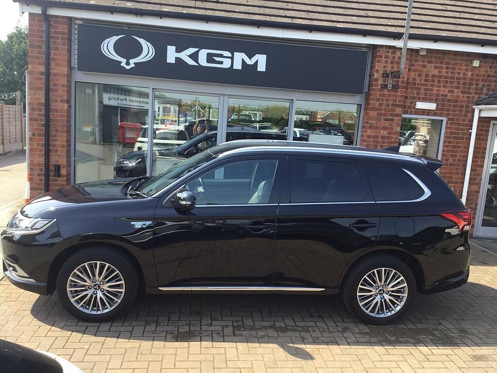 Mitsubishi Outlander 2.4H Twinmotor 13.8Kwh Exceed Suv Plug- Black