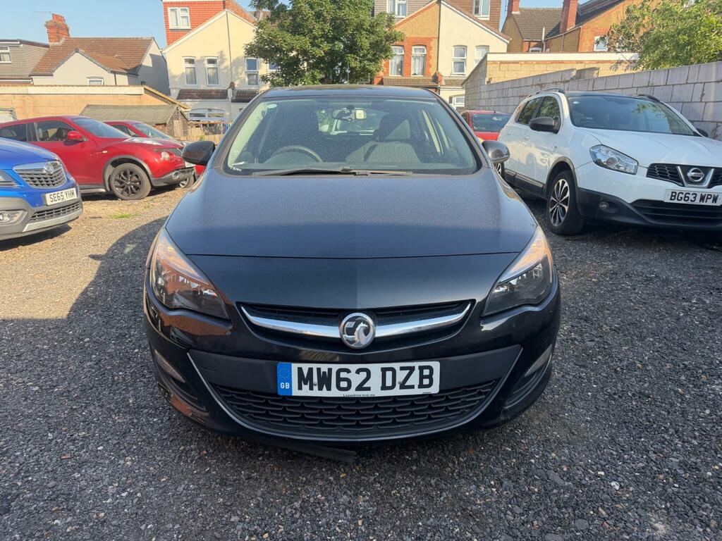 Vauxhall Astra 1.4 16V Exclusiv Euro 5 MW62DZB Black #3