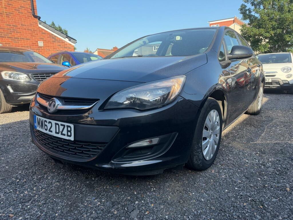 Vauxhall Astra 1.4 16V Exclusiv Euro 5 MW62DZB Black #2