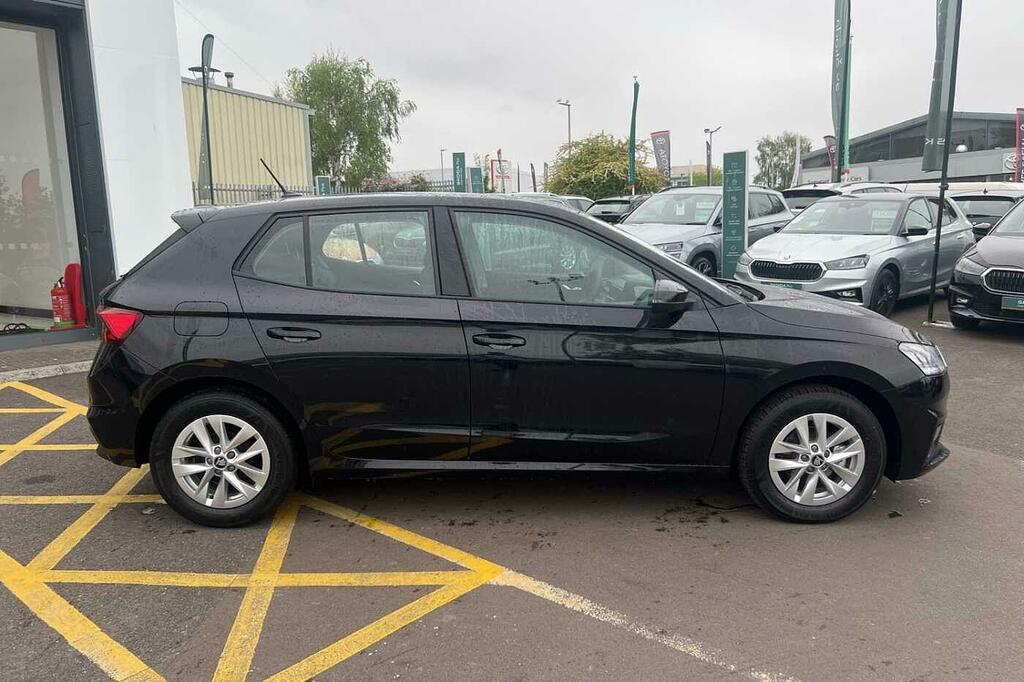 Skoda Fabia 1.0 Tsi Se Edition Black #4