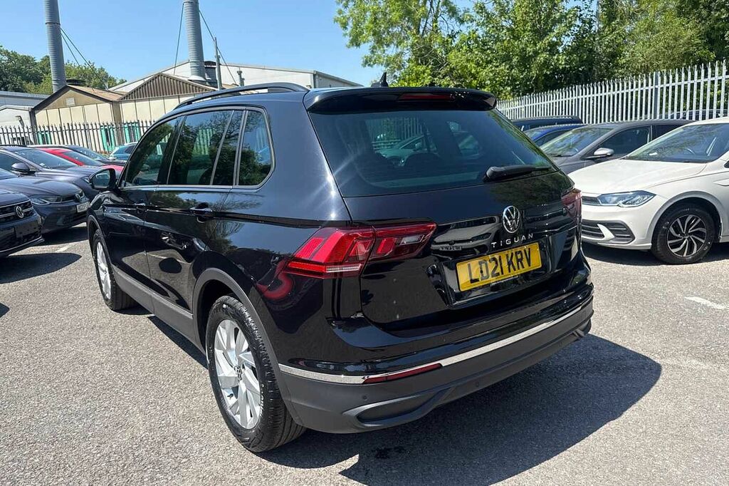 Volkswagen Tiguan 1.5 Tsi 150 Life Dsg LD21KRV Black #3