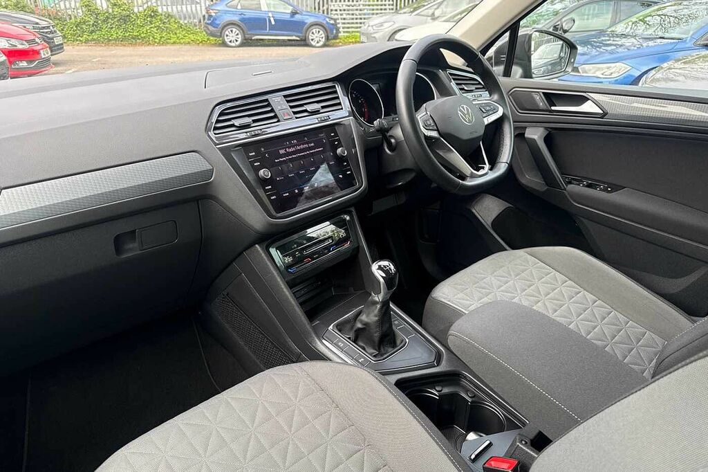 Volkswagen Tiguan 1.5 Tsi 150 Life DE22GJV Grey #2