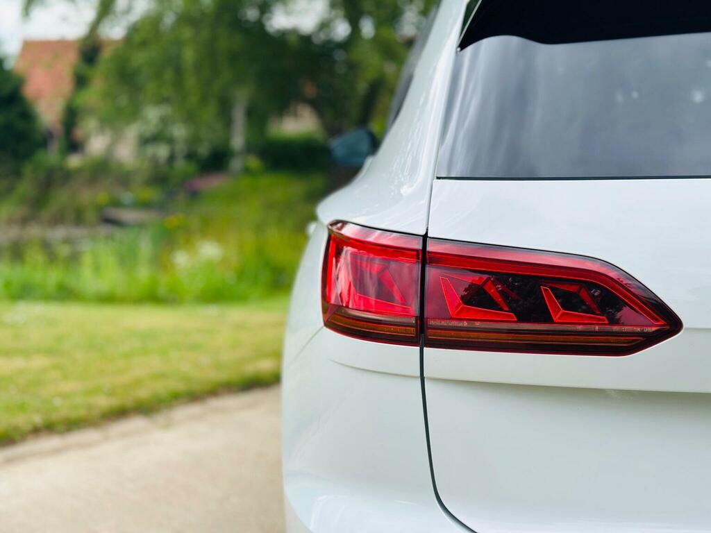 Volkswagen Touareg Suv 3.0 Tdi V6 Black Edition Tiptronic 4Motion Eur White #4