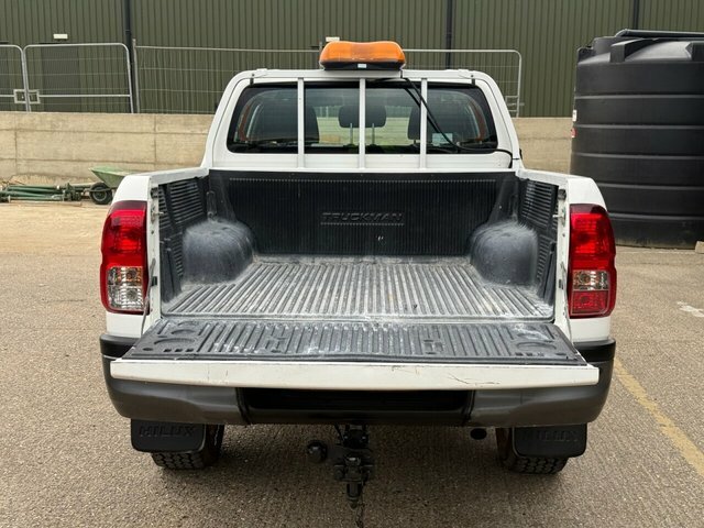 Toyota HILUX 2.4 D-4d Active Pickup Extended Cab Man White #3