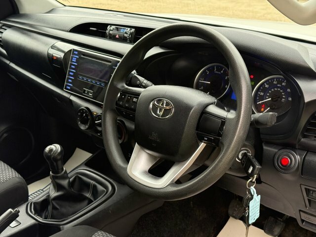 Toyota HILUX 2.4 D-4d Active Pickup Extended Cab Man White #2