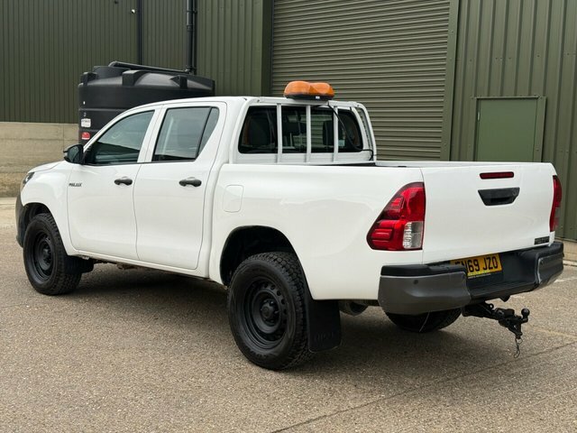 Toyota HILUX 2.4 D-4d Active Pickup Extended Cab Man White #6