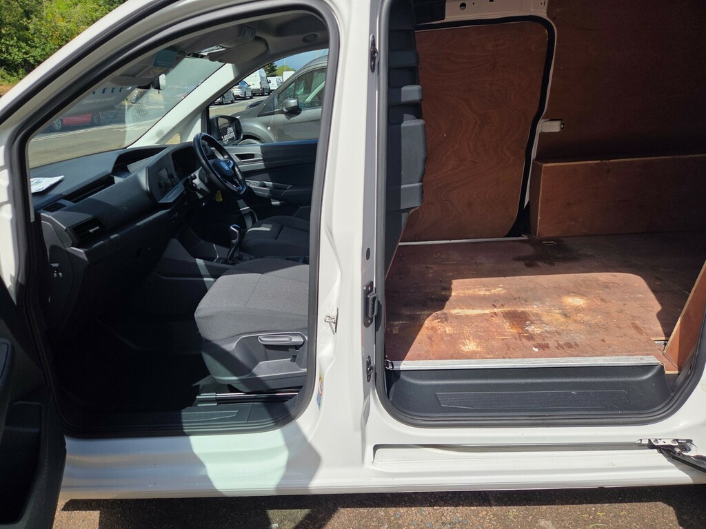 Volkswagen Caddy Maxi 2.0 Tdi 102Ps Commerce Plus Van GC21XLP White #3