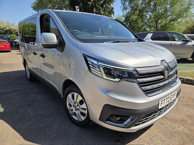 Renault Trafic Minibus Silver