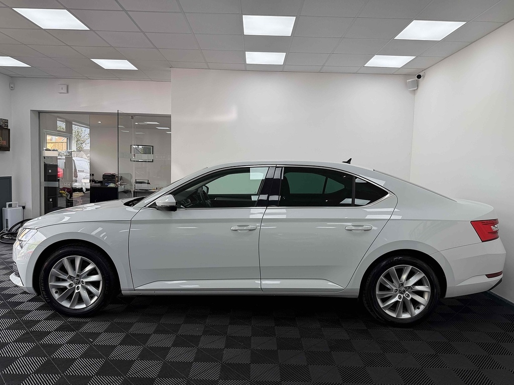 Skoda Superb Tsi Iv Se Technology OW72YTT White #4