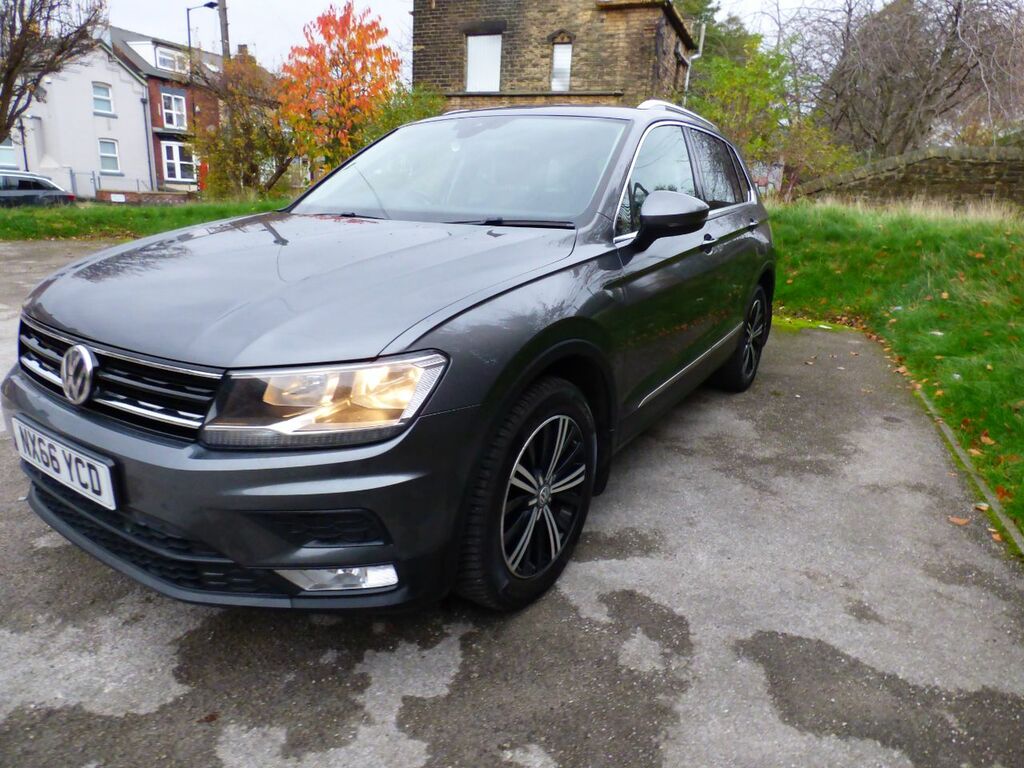 Volkswagen Tiguan 2.0 Tdi 150 4Motion Se Nav Dsg NX66YCD Grey #4