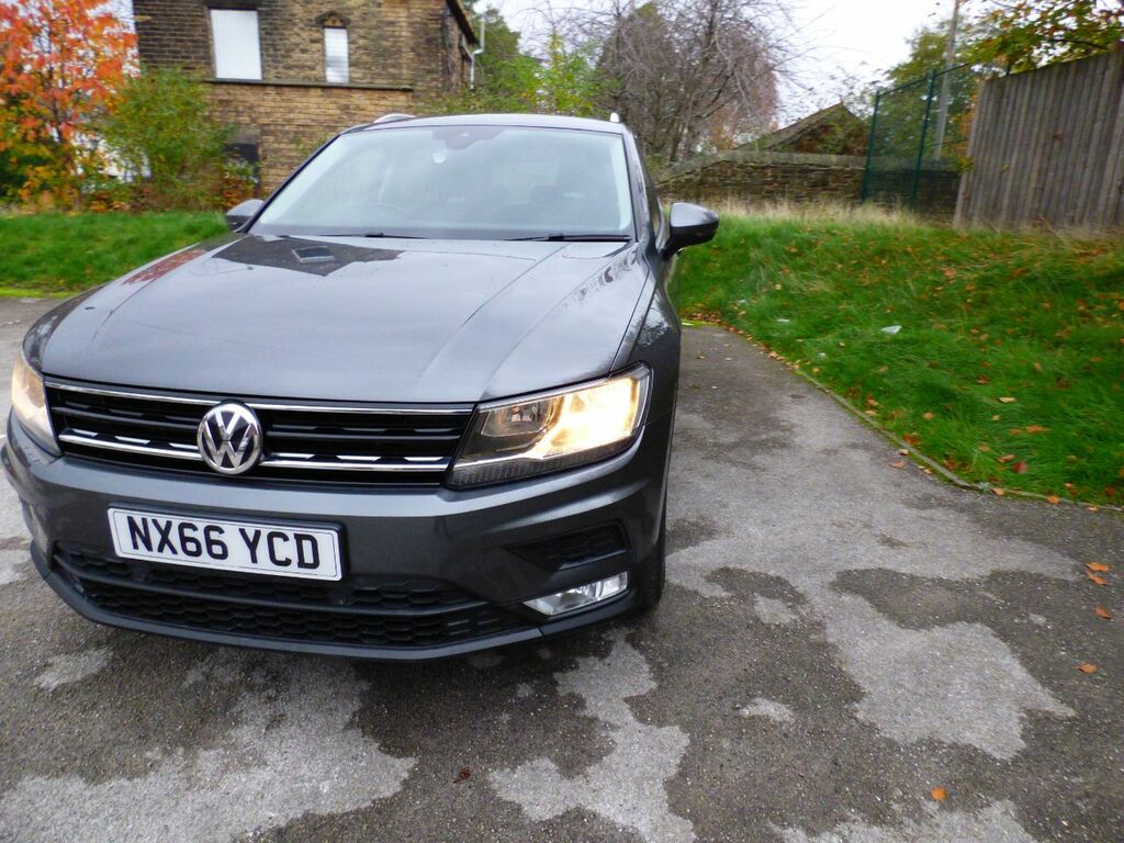 Volkswagen Tiguan 2.0 Tdi 150 4Motion Se Nav Dsg NX66YCD Grey #2