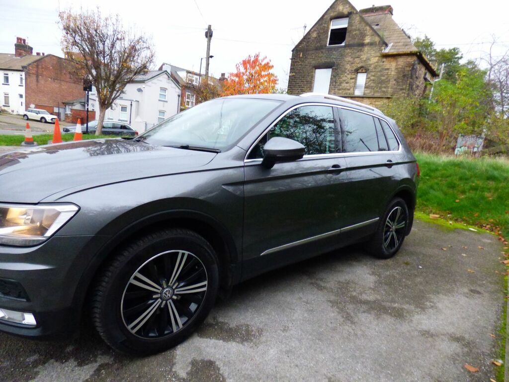 Volkswagen Tiguan 2.0 Tdi 150 4Motion Se Nav Dsg NX66YCD Grey #3