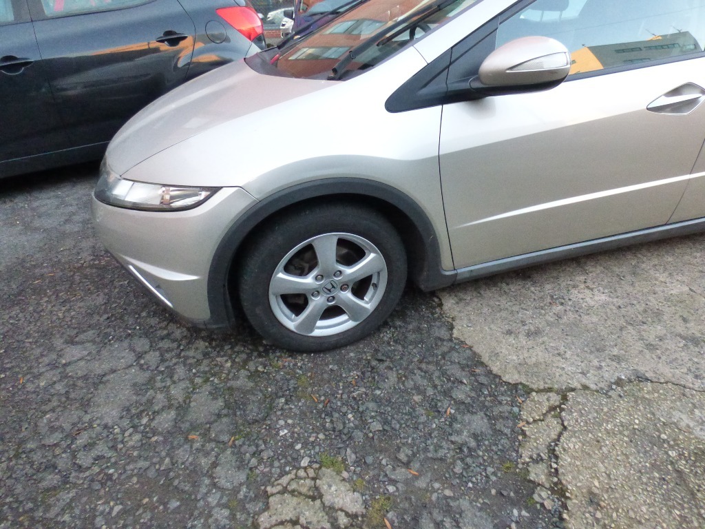 Honda Civic 1.8 I-vtec Se I-shift Silver #2