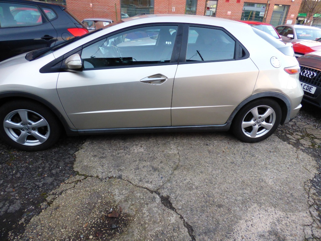 Honda Civic 1.8 I-vtec Se I-shift Silver #3
