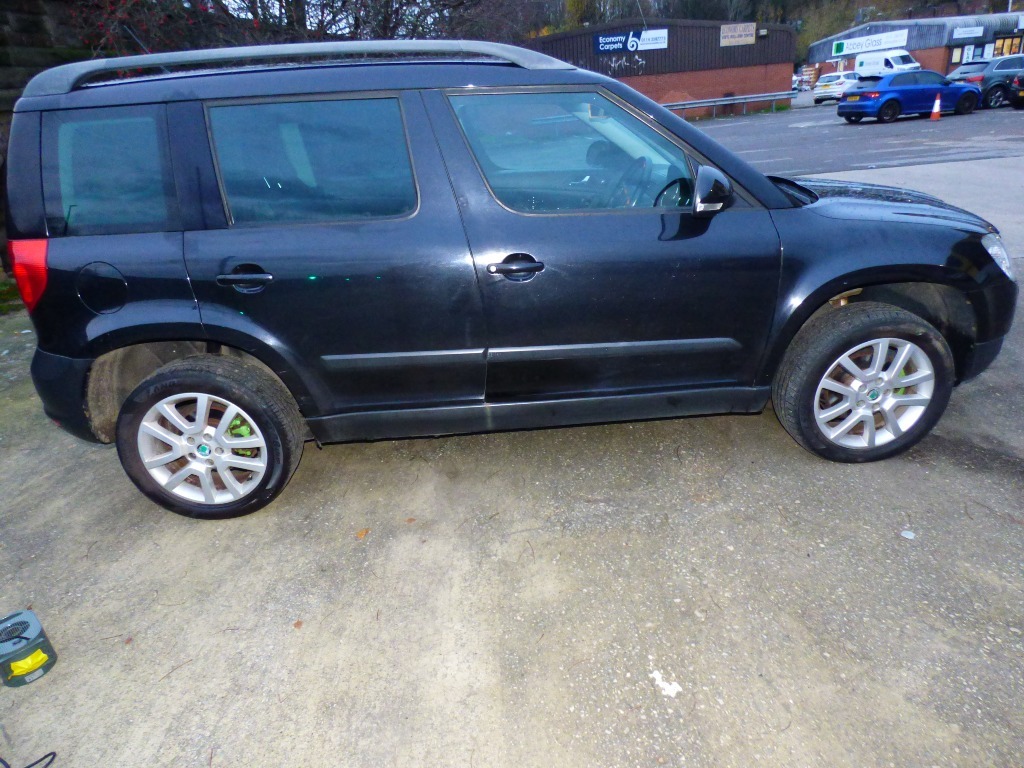 Skoda Yeti 2.0 Tdi Cr 140 Elegance 4X4 Dsg FG12FFH Black #2
